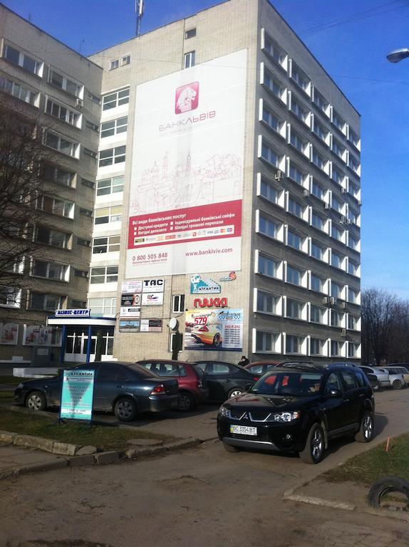 Molodizhniy Hostel Liov Exterior foto